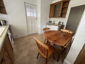 Kitchen/Breakfast- click for photo gallery